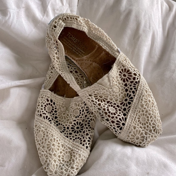 White Lacey Toms - Picture 1 of 1